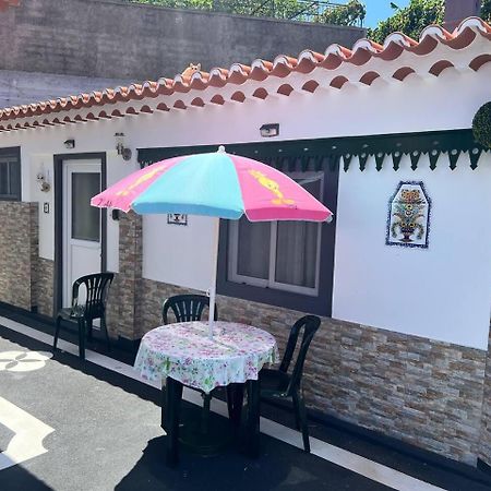 Modern Minimalist Studio With Essential Comfort Funchal  Zewnętrze zdjęcie