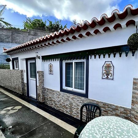 Modern Minimalist Studio With Essential Comfort Funchal  Zewnętrze zdjęcie