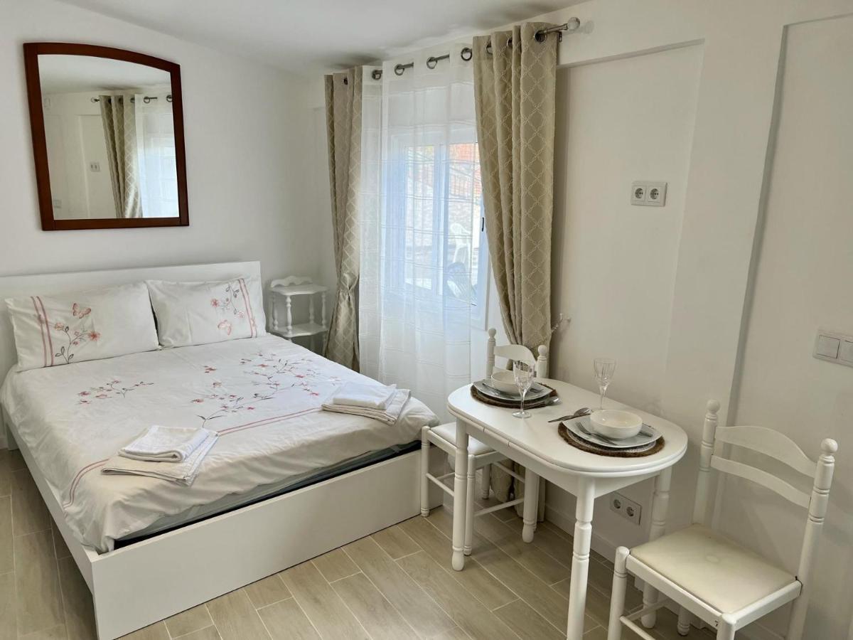 Modern Minimalist Studio With Essential Comfort Funchal  Zewnętrze zdjęcie